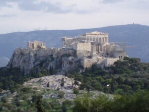Vista del Areópago y la Acrópolis de Atenas