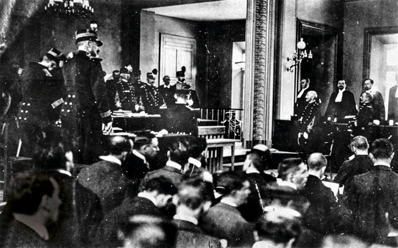   La controvertida rehabilitación de Alfred Dreyfus: división en Francia. Juicio por traición a Alfred Dreyfus: la controversia que marcó a Francia