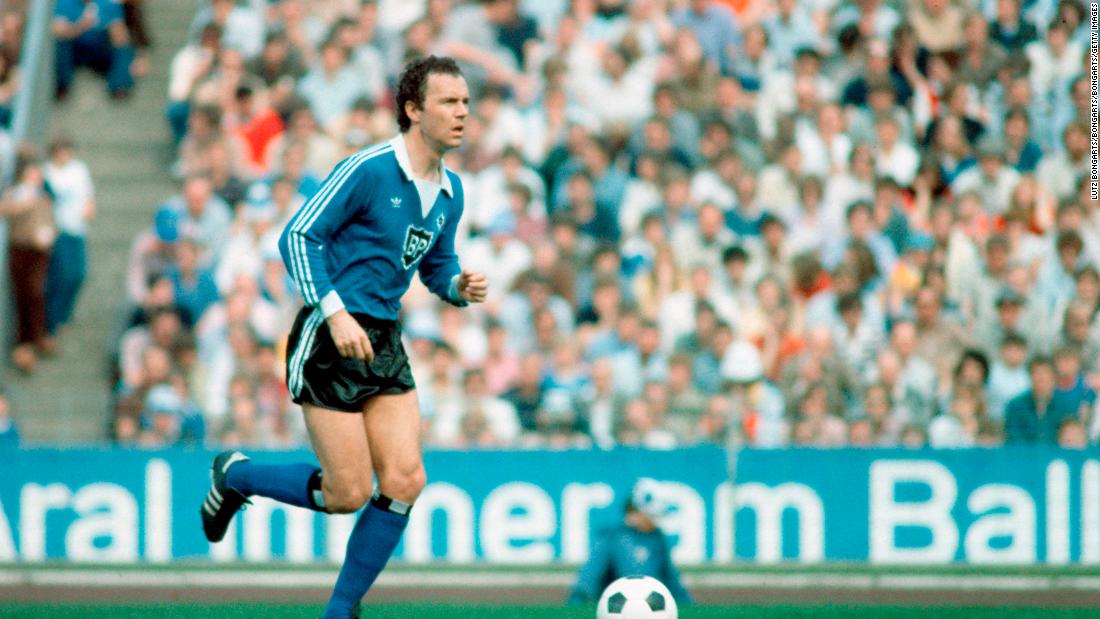   Beckenbauer: icono del fútbol legal  Franz Beckenbauer, leyenda del fútbol y múltiple campeón con Alemania y el Bayern Munich
