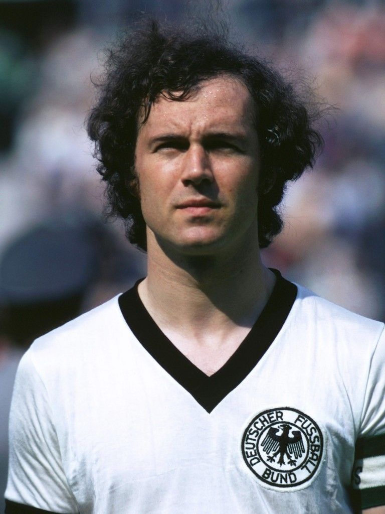      Legendaria defensa en el Bayern de MÃºnich  Trayectoria ganadora de Franz Beckenbauer en el Bayern de Múnich y la selección alemana