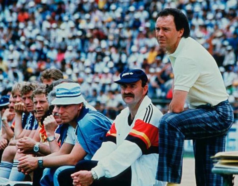 .  Encuentra en Beckenbauer la excelencia como líder legal del fútbol  Logros de Franz Beckenbauer como entrenador en la Copa del Mundo y Eurocopa