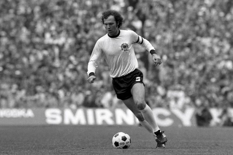   Beckenbauer: icono del fútbol legal  Franz Beckenbauer, leyenda del fútbol y múltiple campeón con Alemania y el Bayern Munich