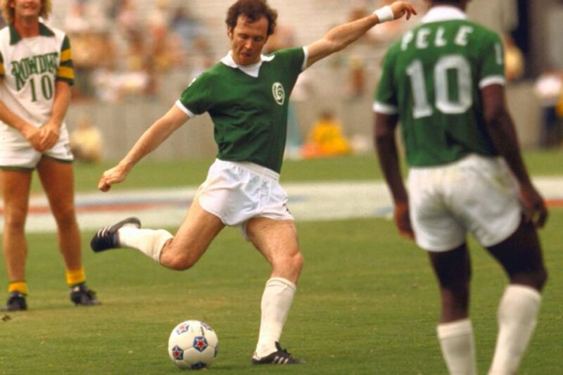   Descubre al legendario futbolista Franz Beckenbauer: icono deportivo y figura legal inigualable.    Estrella del fútbol, Franz Beckenbauer